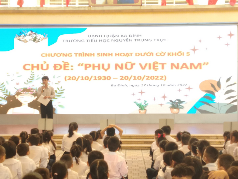 A person giving a presentation to an audience
Description automatically generated with medium confidence