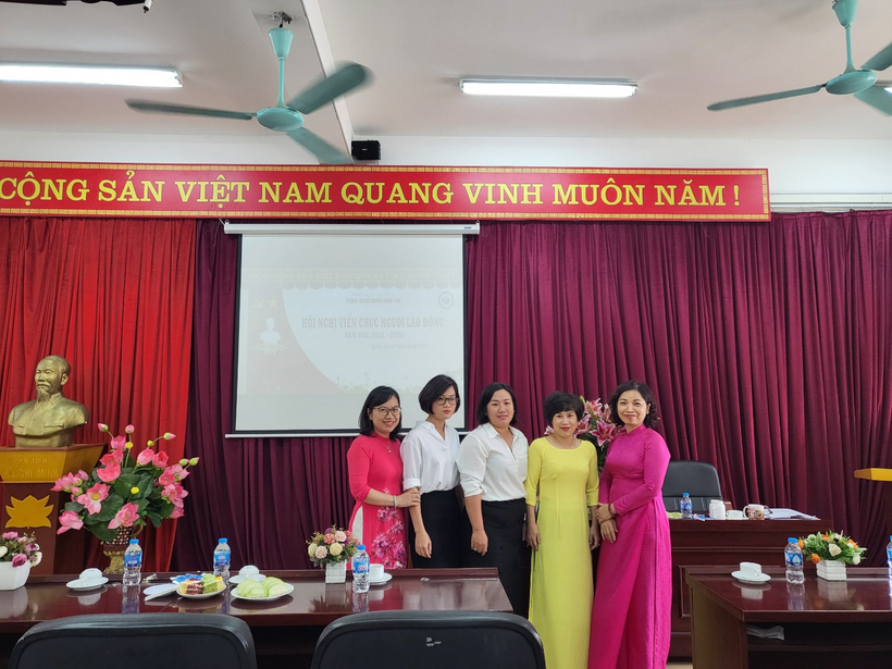 A group of women in a room

Description automatically generated with medium confidence