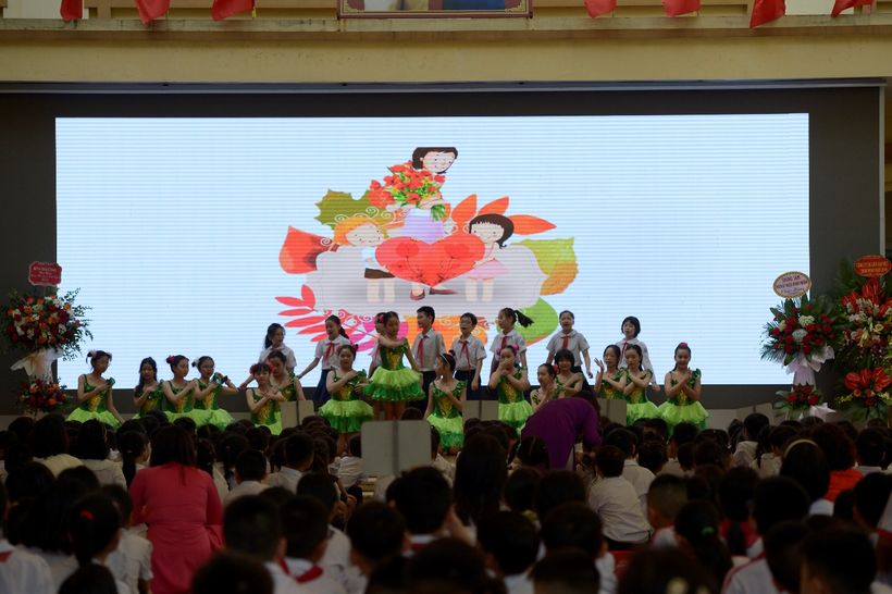 A group of people performing on stage

Description automatically generated