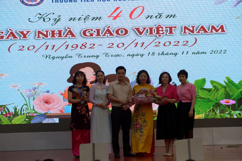 A group of people posing for a photo

Description automatically generated