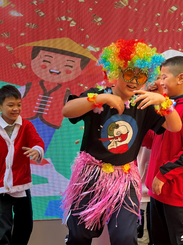 A picture containing person, dancer, sport, colorful

Description automatically generated