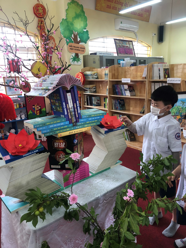 A picture containing text, indoor, shop
Description automatically generated