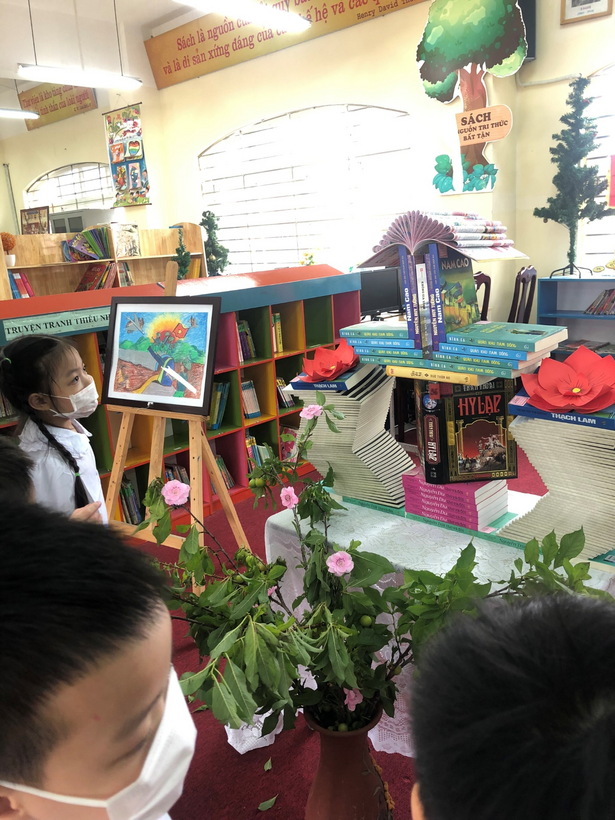 A picture containing indoor, person, cluttered
Description automatically generated