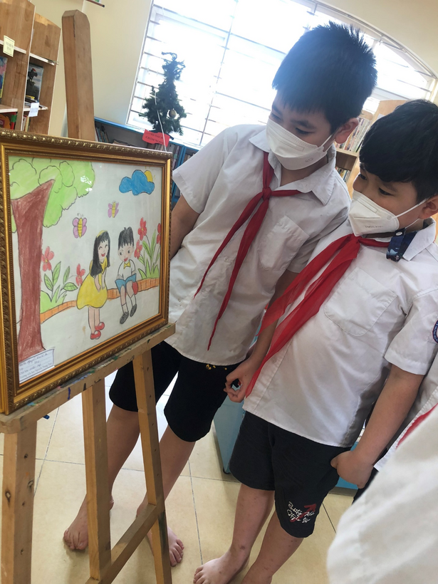 A picture containing person, indoor
Description automatically generated