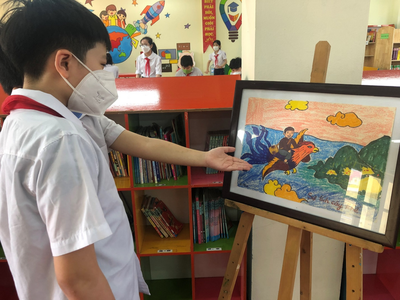 A child playing a video game
Description automatically generated with medium confidence