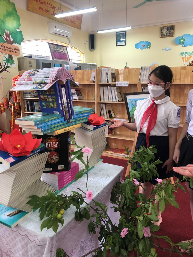 A picture containing text, indoor, shop

Description automatically generated