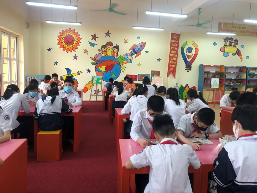 A group of children in a classroom
Description automatically generated with medium confidence