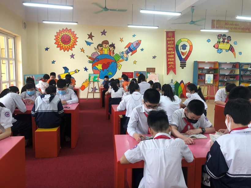 A group of children in a classroom
Description automatically generated with medium confidence