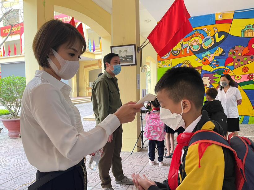 A picture containing person, dancer

Description automatically generated