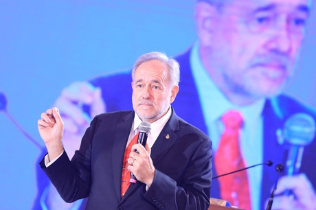 A person speaking into a microphone

Description automatically generated with medium confidence