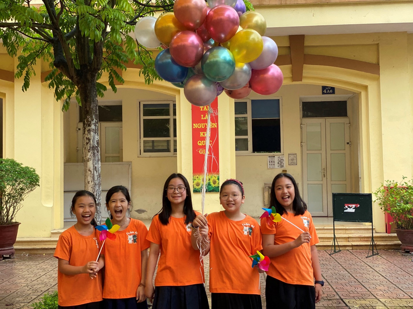 A group of people wearing orange shirts

Description automatically generated with low confidence