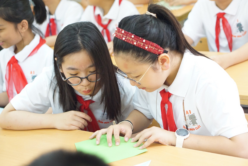 A picture containing person

Description automatically generated