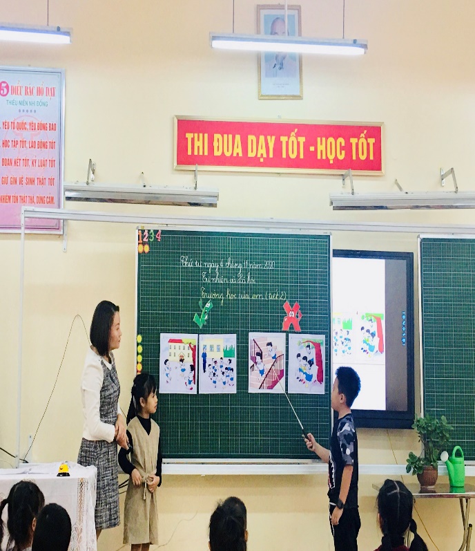 A group of people in a classroom

Description automatically generated with medium confidence