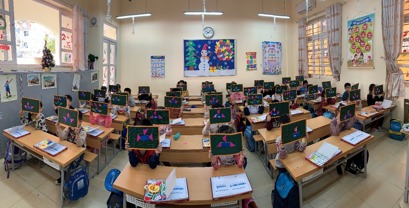 A picture containing text, indoor, cluttered, office

Description automatically generated