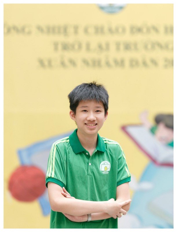 A child in a green shirt
Description automatically generated with medium confidence