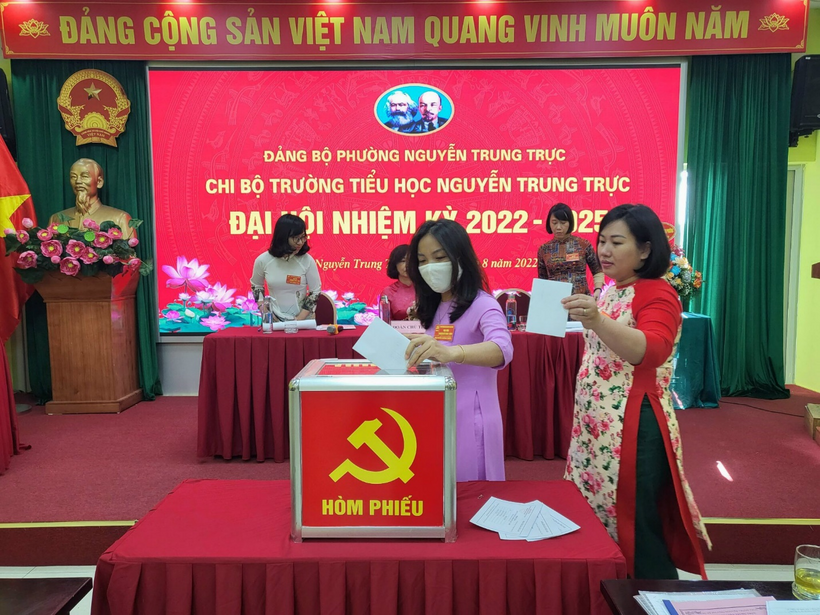 A picture containing text, red

Description automatically generated