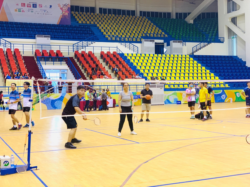 A group of people on a court

Description automatically generated with medium confidence