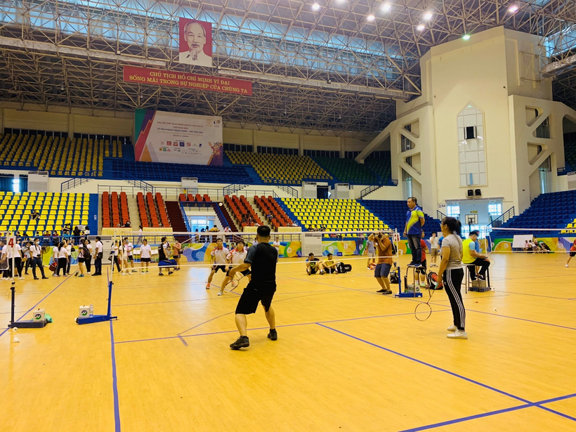 A group of people in a gym

Description automatically generated with medium confidence