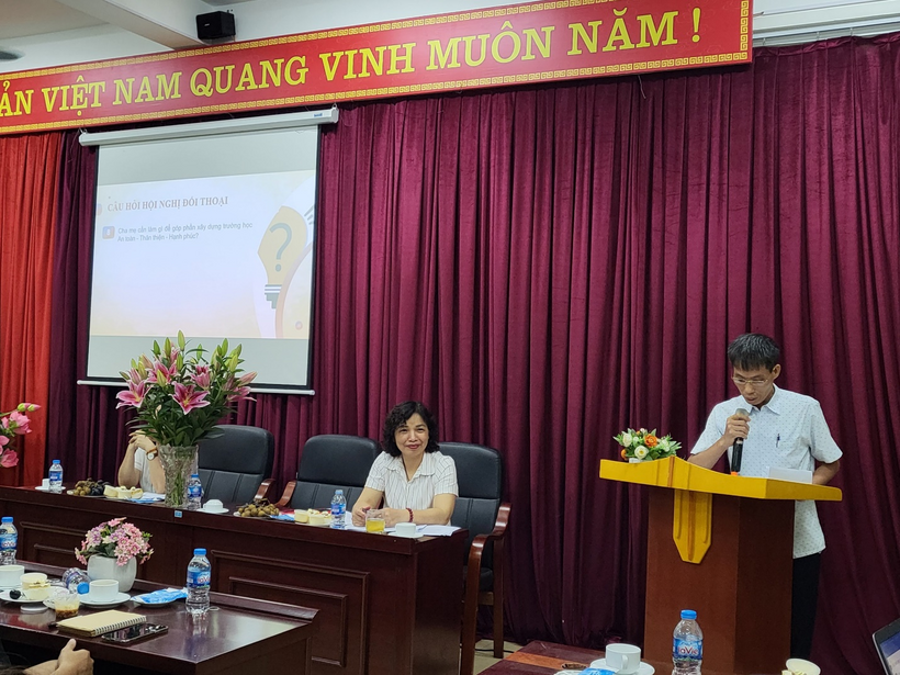 A picture containing text, curtain, decorated, several
Description automatically generated