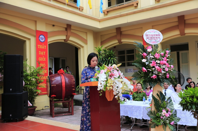 A picture containing flower, plant, decorated

Description automatically generated