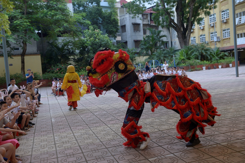 A picture containing outdoor, ground, dancer

Description automatically generated