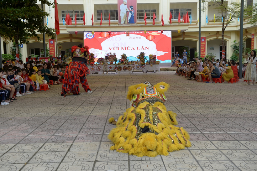 A picture containing text, outdoor

Description automatically generated