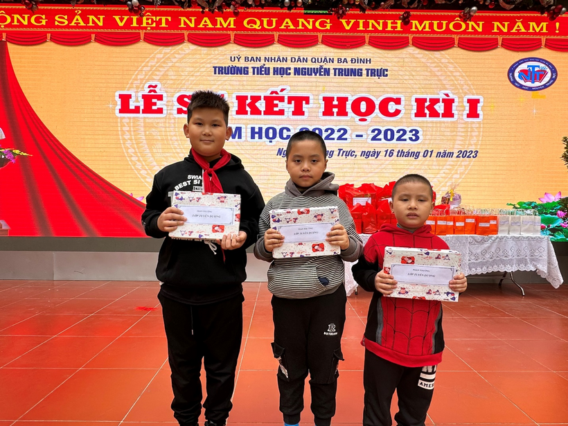 A picture containing text, person, standing, sign

Description automatically generated