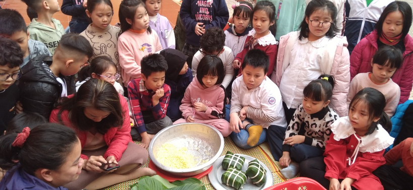 A picture containing person, group, people, crowd

Description automatically generated