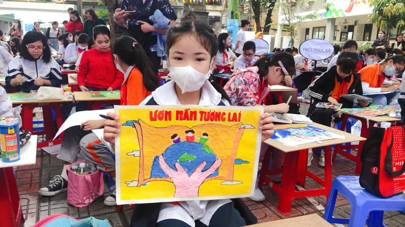 C:\Users\Ly Ngoc\Desktop\z4260901528162_797f70b9347b6df7e3984a553973b9e8.jpg