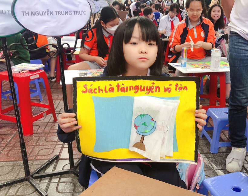 C:\Users\Ly Ngoc\Desktop\z4260901511705_1eec042b6d1da167f8234c37d6597ed4.jpg