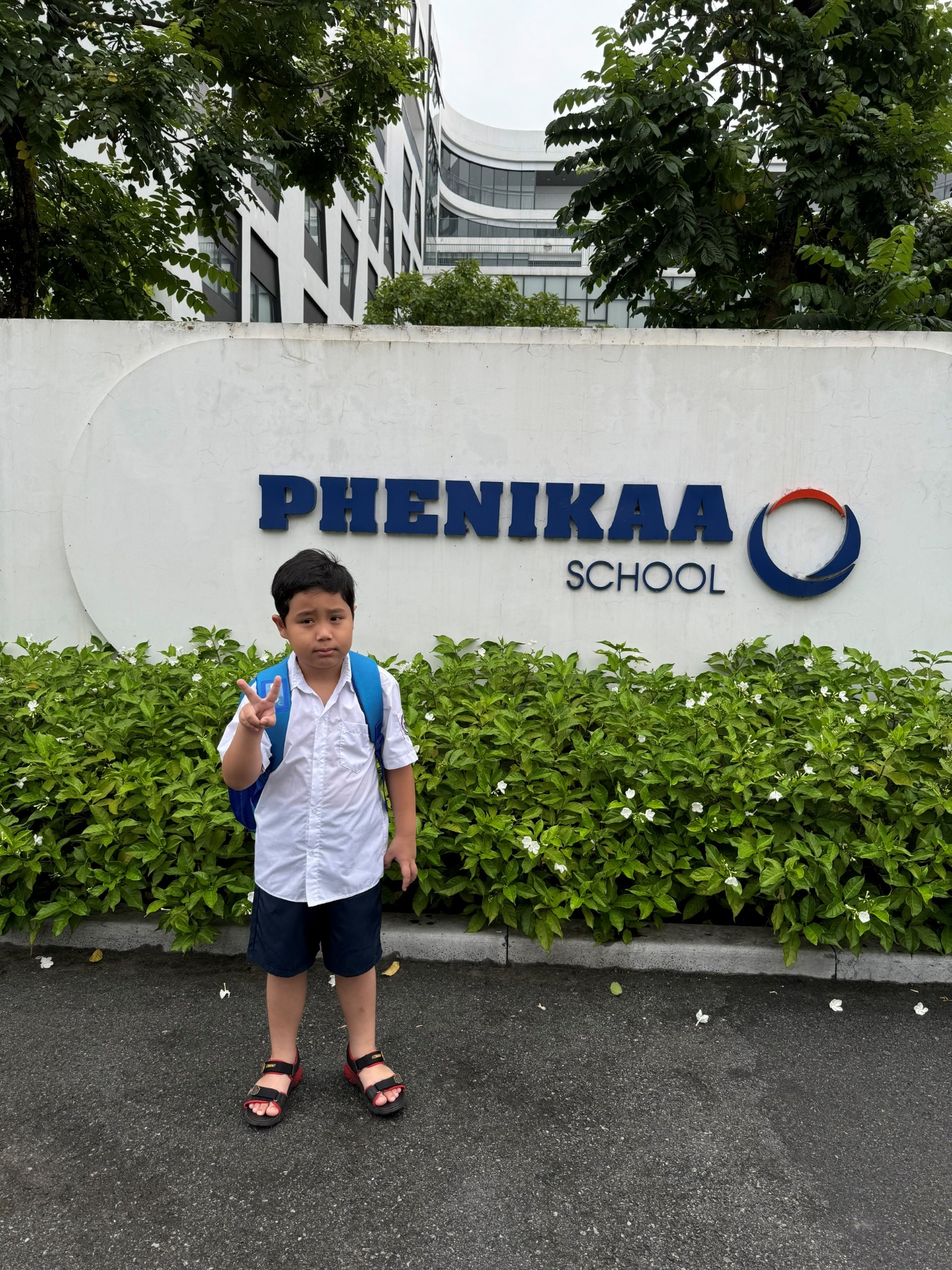 A child standing in front of a sign
Description automatically generated