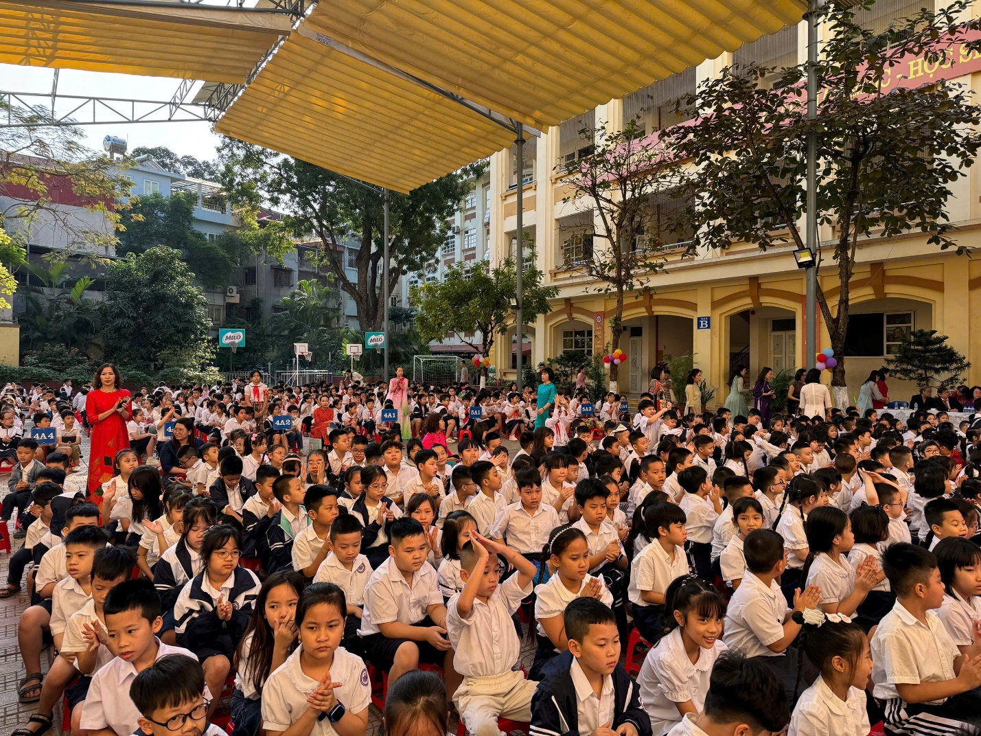 A group of children in a crowd

Description automatically generated