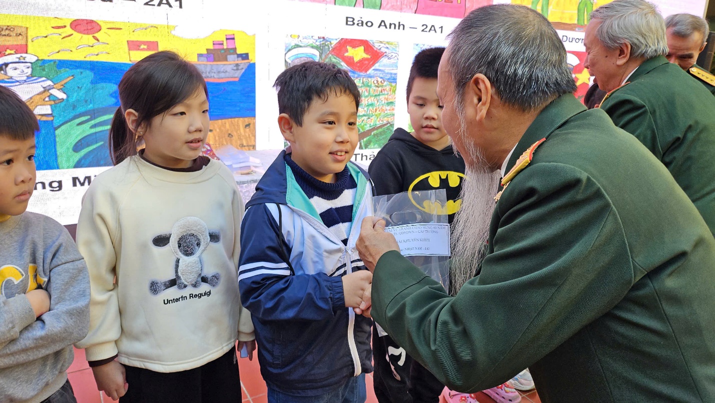 A person standing next to a group of kids
Description automatically generated