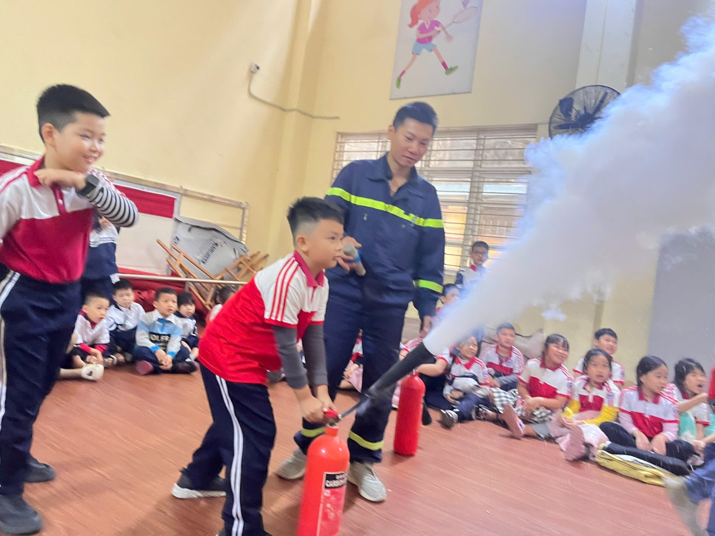 A group of kids holding a fire extinguisher

Description automatically generated