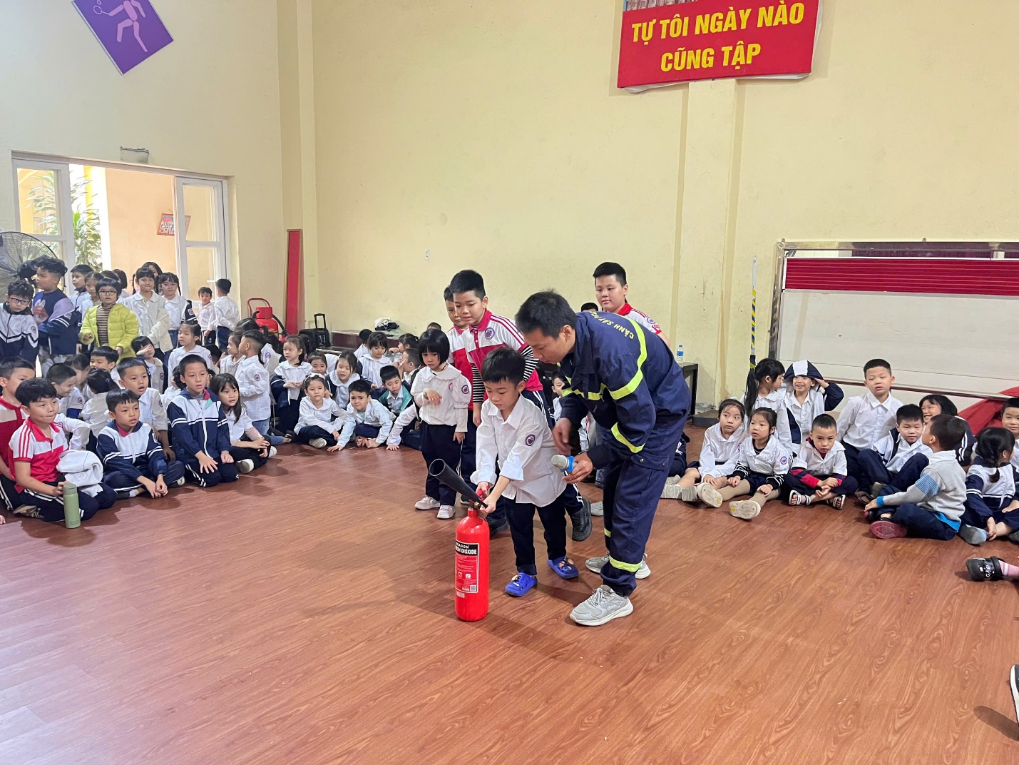 A group of children in uniform

Description automatically generated