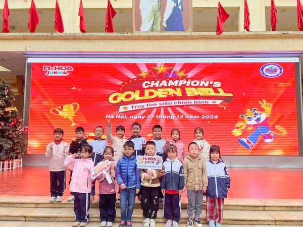 A group of children posing for a photo

Description automatically generated