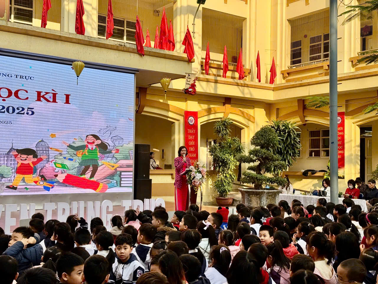 A group of children in front of a building

Description automatically generated