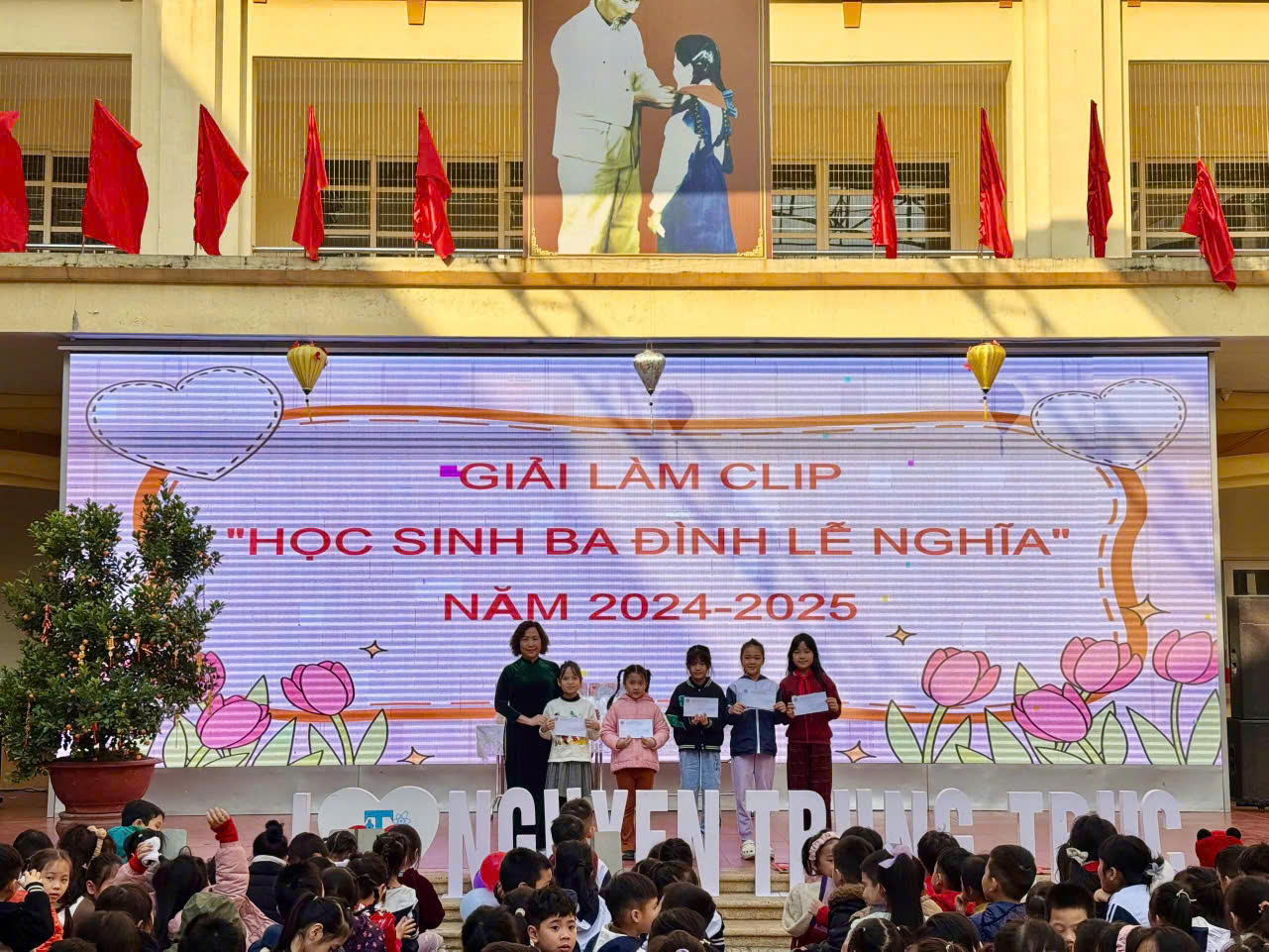 A group of children on a stage

Description automatically generated