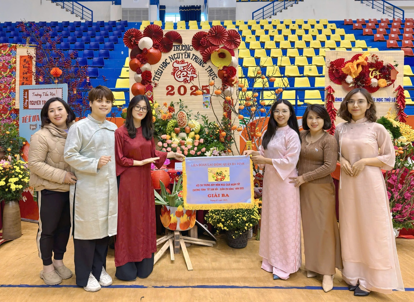 A group of people posing for a photo

Description automatically generated