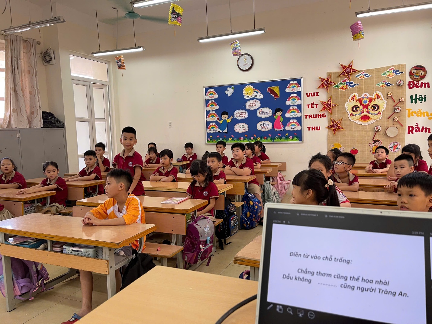 A group of children in a classroom
AI-generated content may be incorrect.