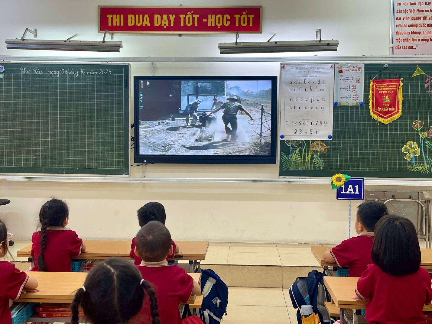 A group of children in a classroom
AI-generated content may be incorrect.