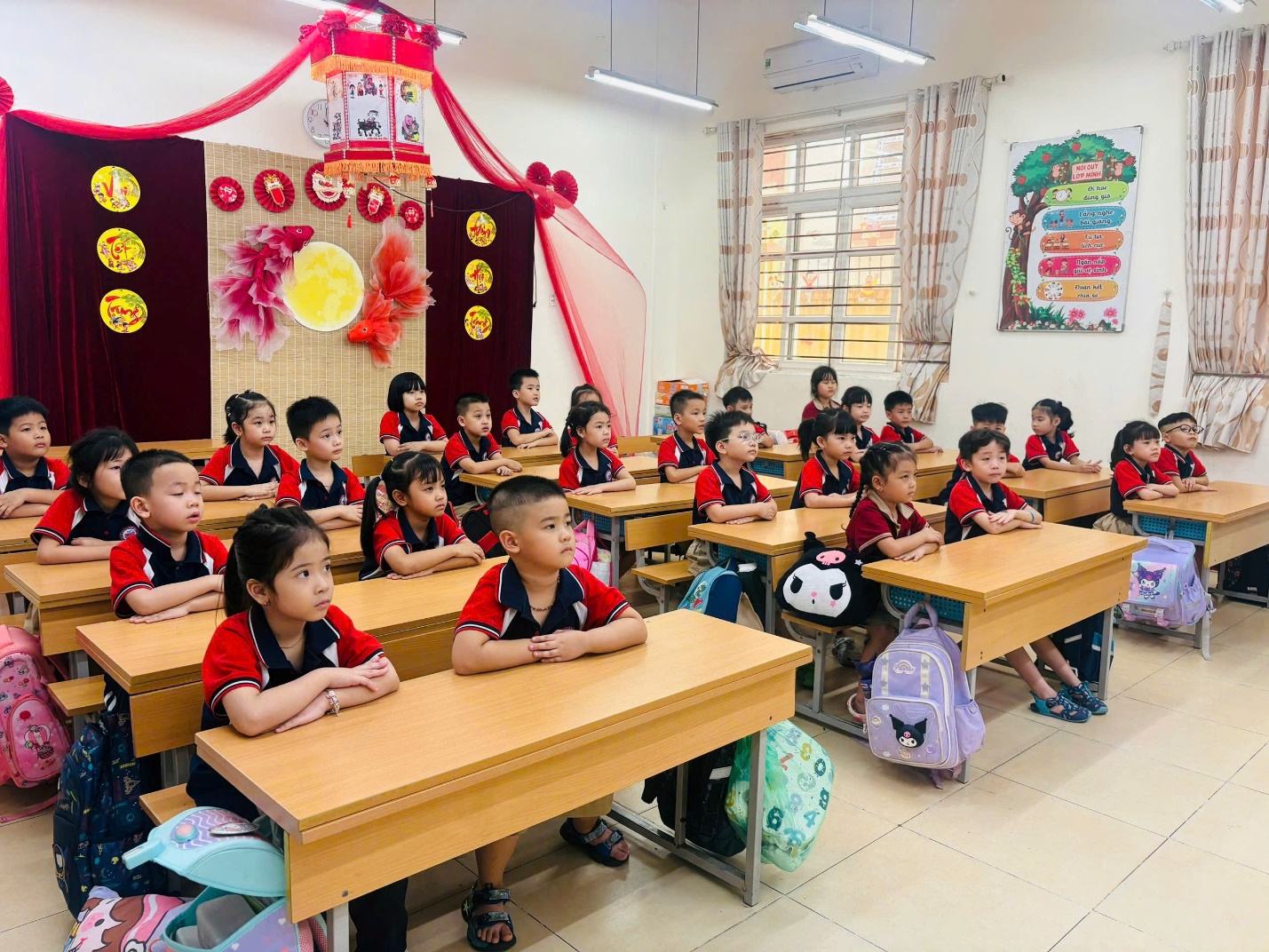 A group of children in a classroom
AI-generated content may be incorrect.