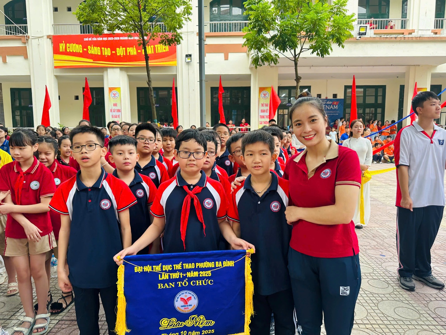 A group of people posing for a photo
AI-generated content may be incorrect.