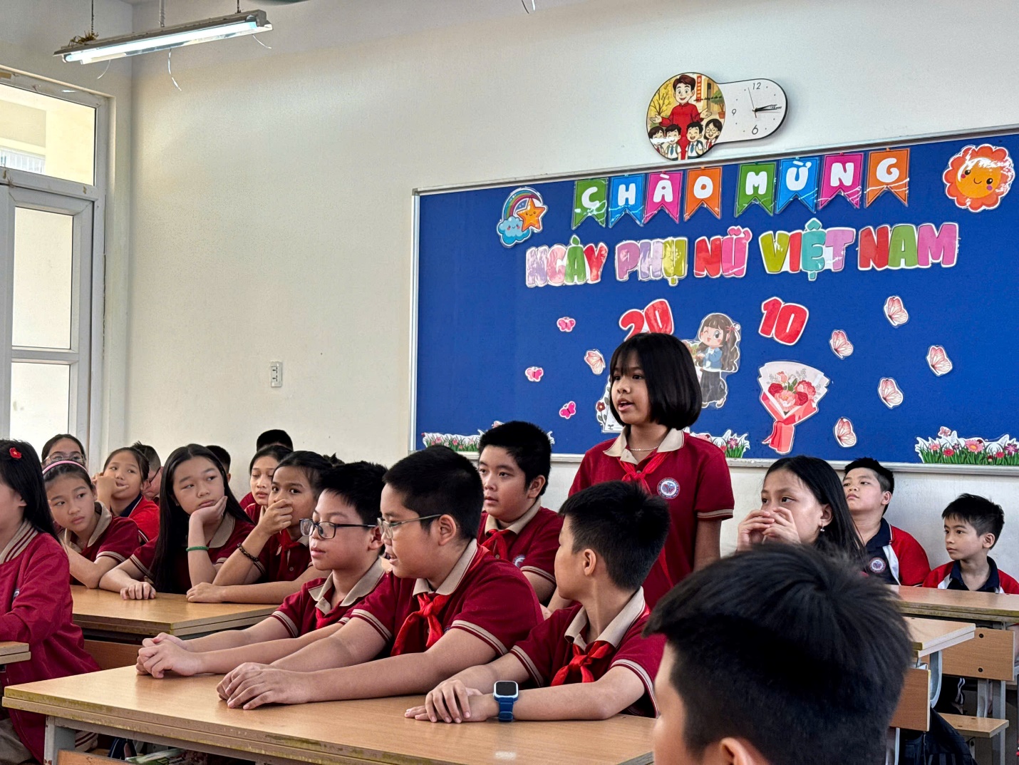 A group of students in a classroom

AI-generated content may be incorrect.