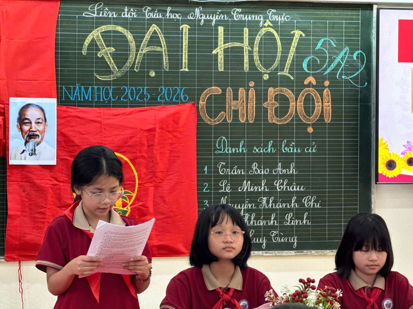 A group of girls standing in front of a chalkboard

AI-generated content may be incorrect.
