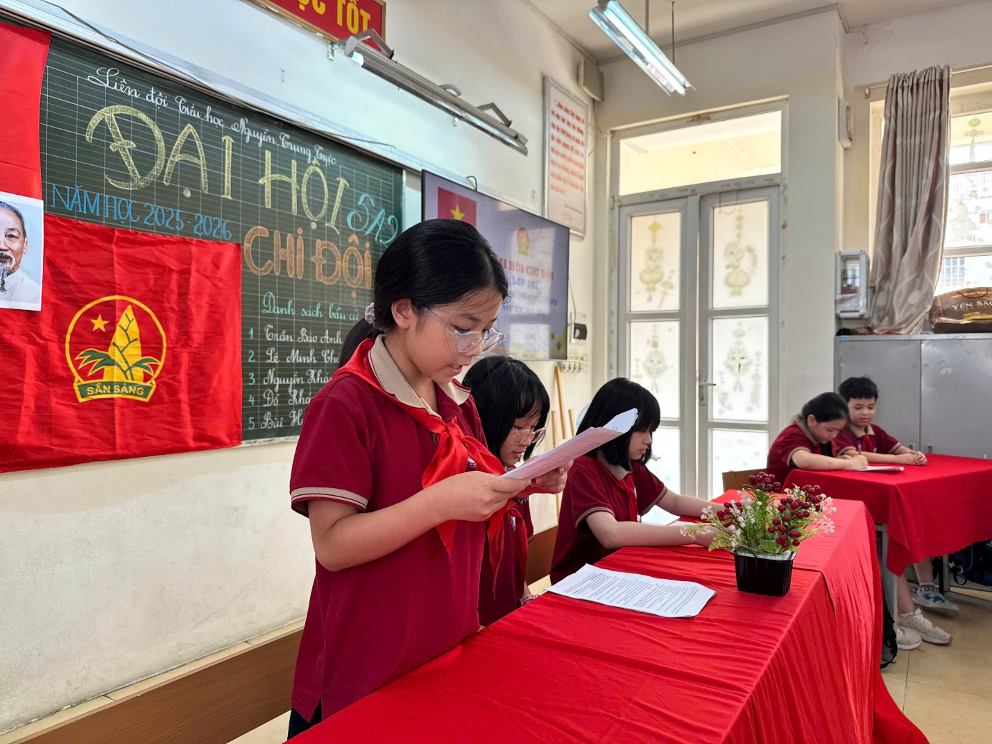 A group of girls in a classroom

AI-generated content may be incorrect.