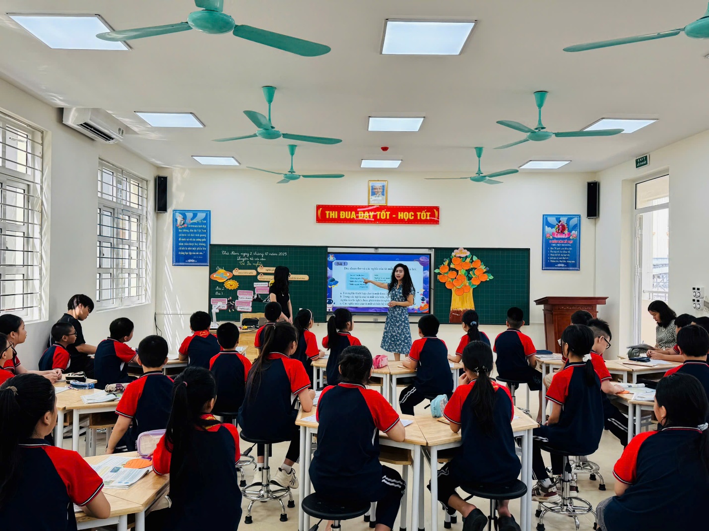 A group of students in a classroom
AI-generated content may be incorrect.