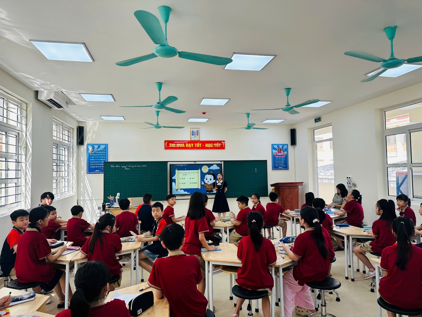 A group of students in a classroom
AI-generated content may be incorrect.