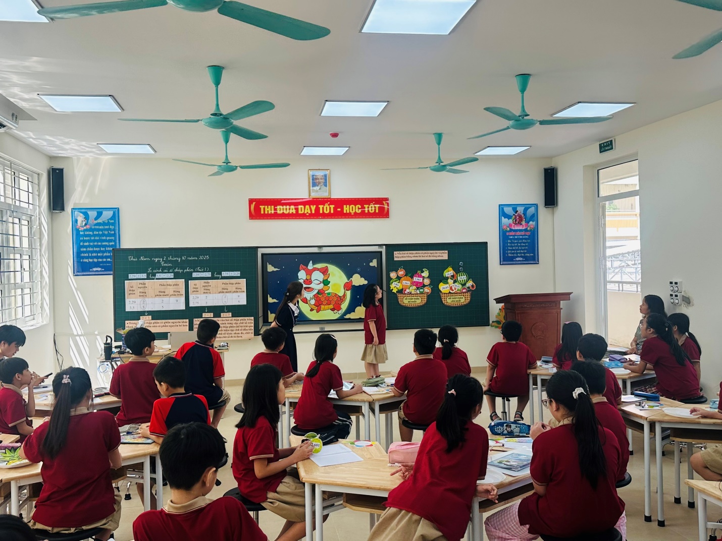 A group of students in a classroom
AI-generated content may be incorrect.