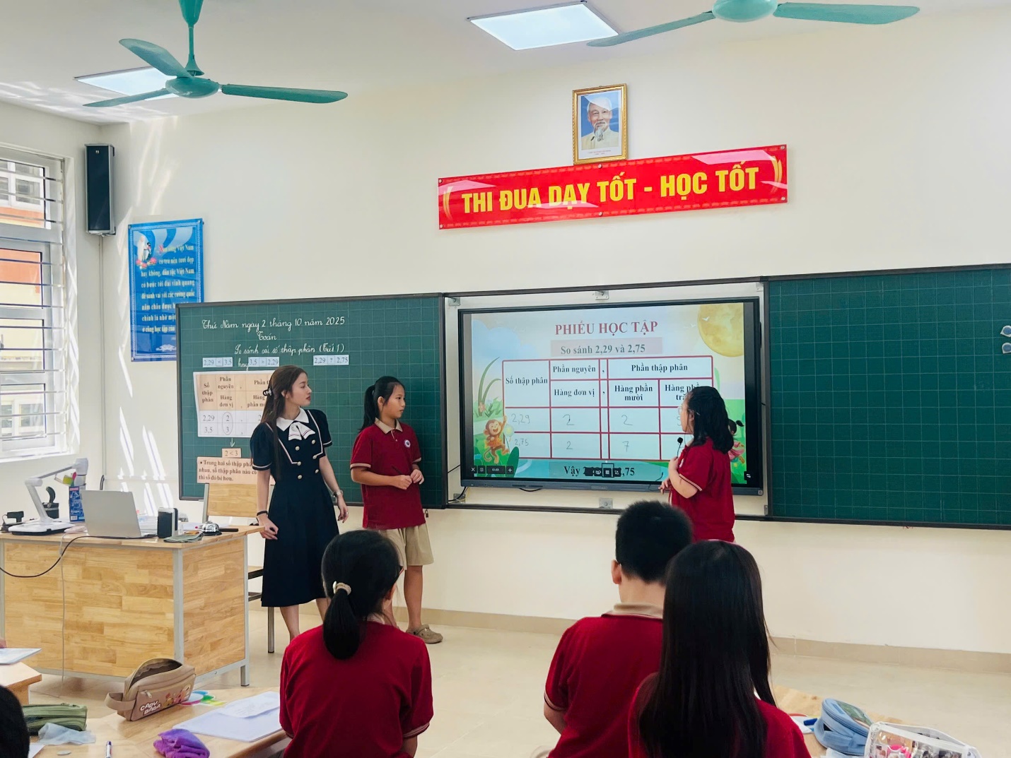 A group of people in a classroom
AI-generated content may be incorrect.